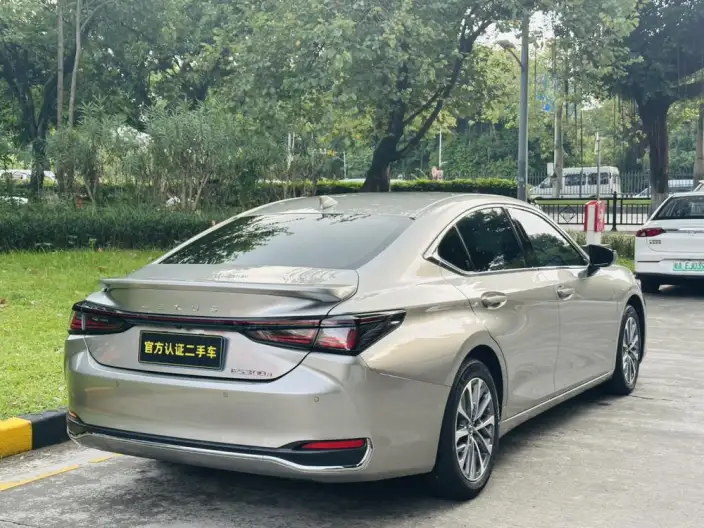 Lexus ES 2025 Model 300h Premium – фото 6
