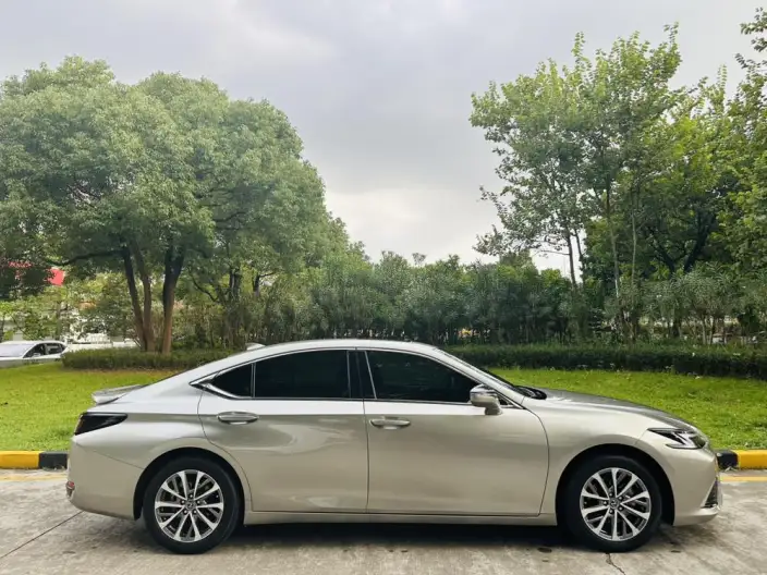 Lexus ES 2025 Model 300h Premium – фото 7
