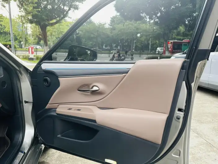 Lexus ES 2025 Model 300h Premium – фото 9