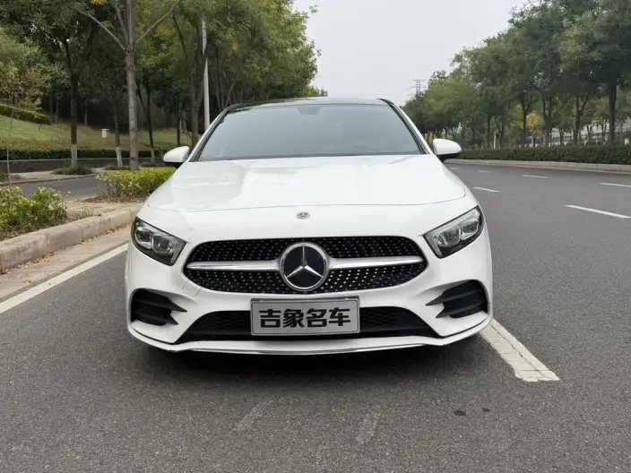 Mercedes-Benz A-class 2020 Model A 200 L Sports sedan – фото 2