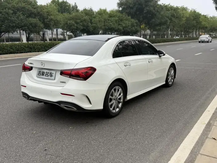 Mercedes-Benz A-class 2020 Model A 200 L Sports sedan – фото 6