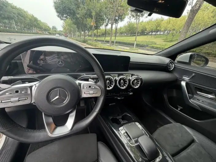 Mercedes-Benz A-class 2020 Model A 200 L Sports sedan – фото 10