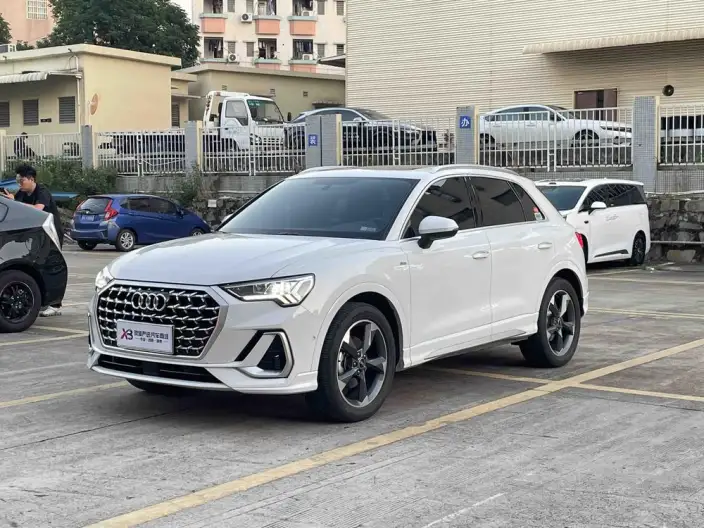 AUDI Q3 2024 Model 35 TFSI Fashion Dynamic Model
