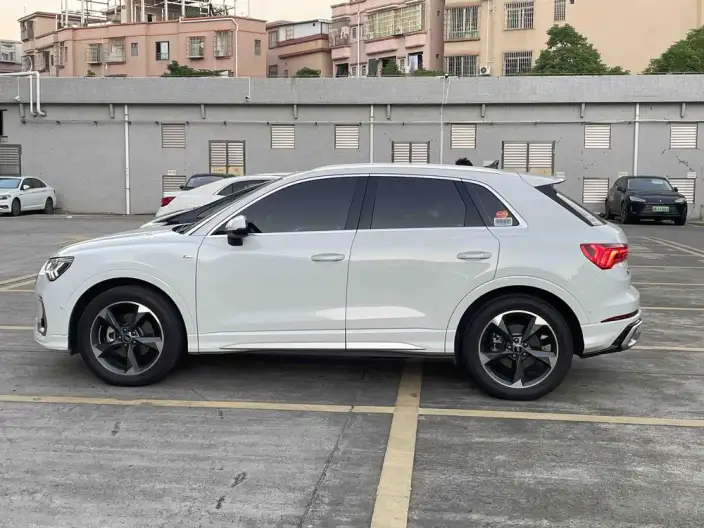 AUDI Q3 2024 Model 35 TFSI Fashion Dynamic Model