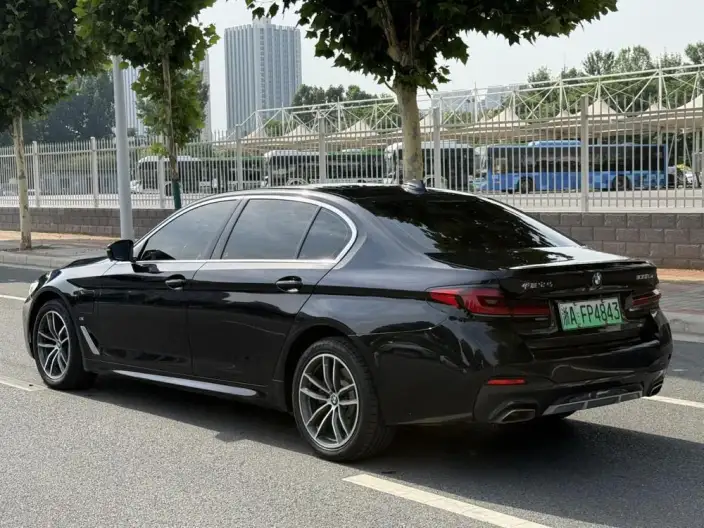 BMW 5 Series PHEV 2022 Model 535Le Luxury Set – фото 4