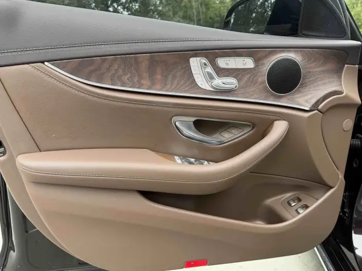 Mercedes-Benz E-Class PHEV 2023 Model E 350 e L sedan – фото 8