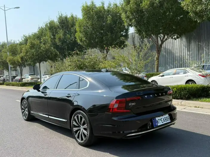 Volvo S90 2021 Model B5 Smart Range Deluxe Edition