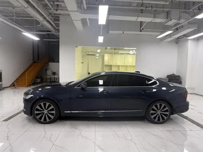 Volvo S90 2024 Model B5 Smart Range Deluxe Edition