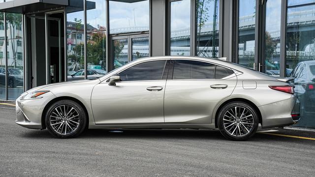 Lexus ES 2022 300h Premium – фото 7