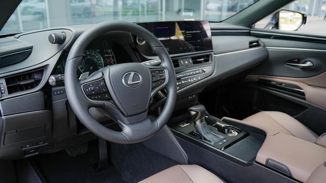 Lexus ES 2022 300h Premium – фото 9