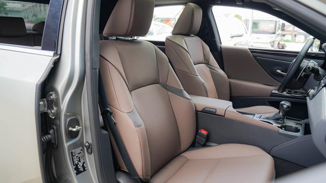 Lexus ES 2022 300h Premium – фото 12
