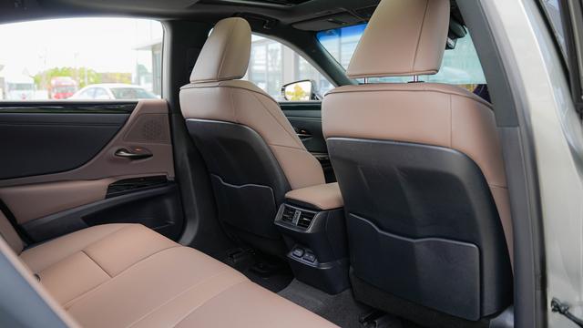 Lexus ES 2022 300h Premium – фото 13