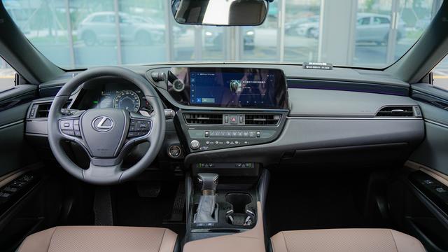 Lexus ES 2022 300h Premium – фото 16