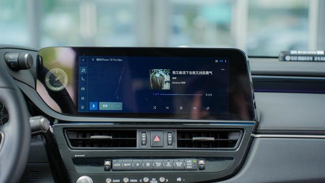 Lexus ES 2022 300h Premium – фото 17