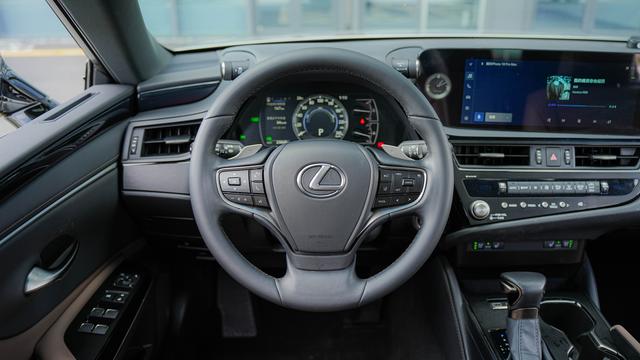 Lexus ES 2022 300h Premium – фото 19
