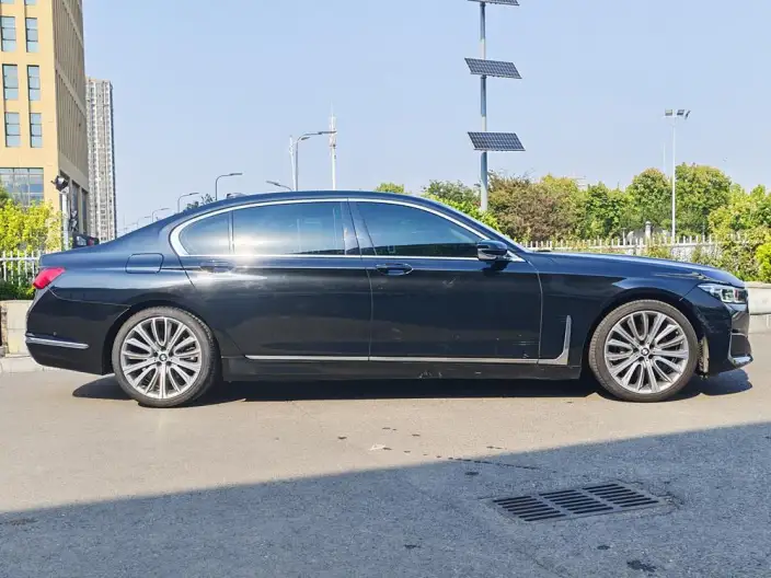 BMW 7 Series 2022 Model 740Li Exclusive Model M Sports Set – фото 8