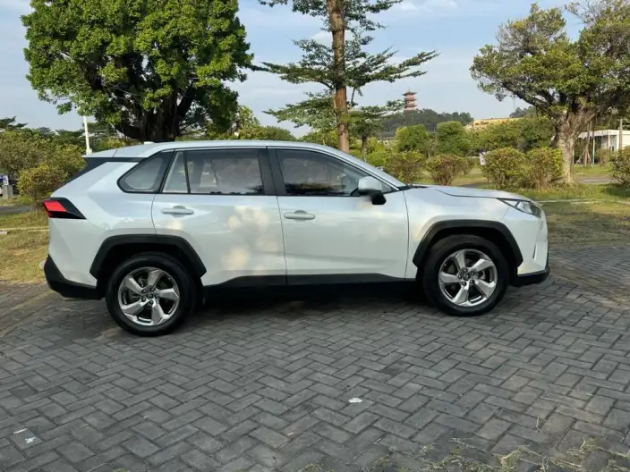 Toyota RAV4 2022 Model 2.0L CVT 2WD Fashion edition – фото 8
