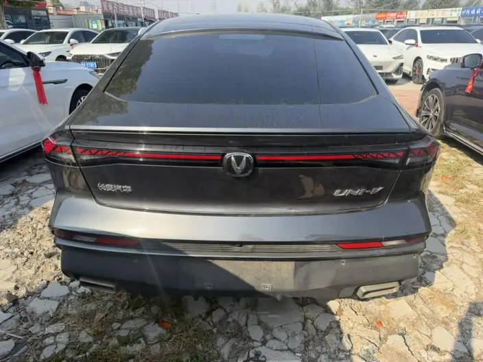 Changan UNI-V 2024 Model 1.5T Exclusive Model – фото 5