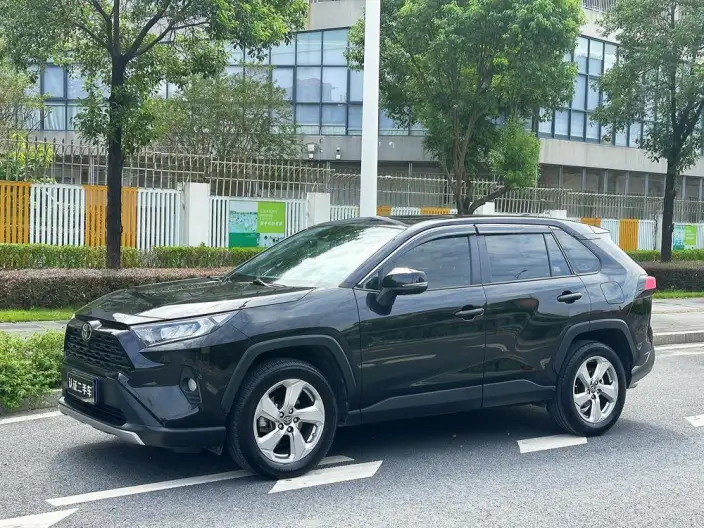 Toyota RAV4 2021 Model 2.0L CVT 2WD Fashion edition – фото 1