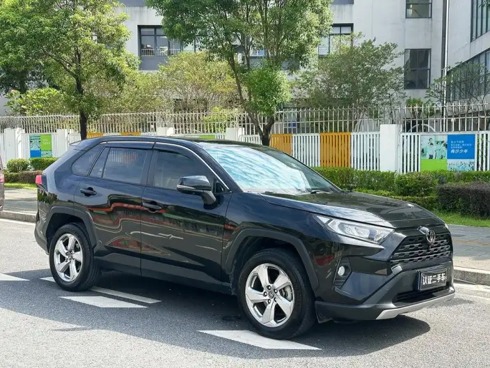 Toyota RAV4 2021 Model 2.0L CVT 2WD Fashion edition – фото 3