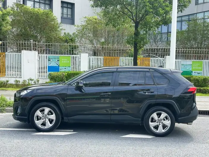 Toyota RAV4 2021 Model 2.0L CVT 2WD Fashion edition – фото 4