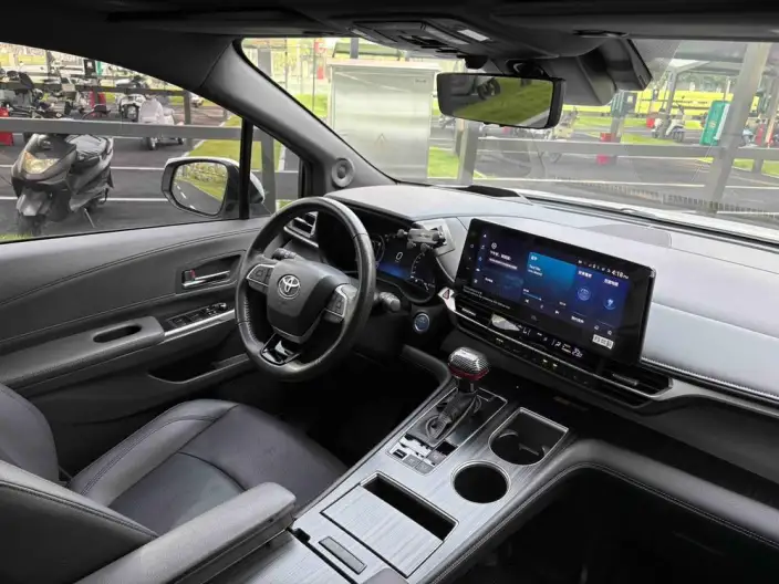 Granvia 2023 Model Intelligent Hybrid 2.5L Flagship VIP – фото 8