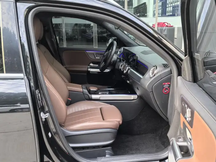 Mercedes-Benz GLB 2023 Model GLB 220 Fashion Model – фото 10