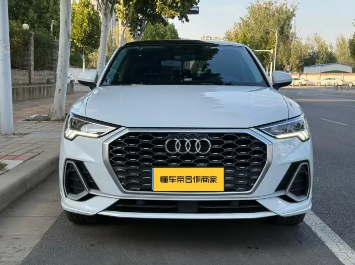 AUDI Q3 Sportback 2020 Model 40 TFSI Fashion Model