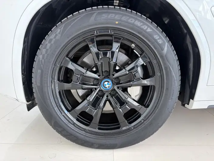 BMW iX3 2024 Model Leading Model – фото 7