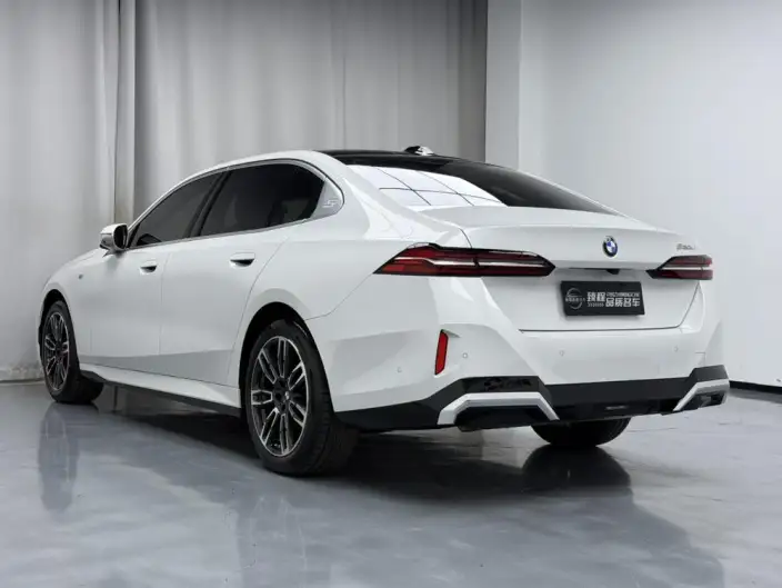 BMW 5 Series 2024 Model 530Li Leading Model M Sports Set – фото 4