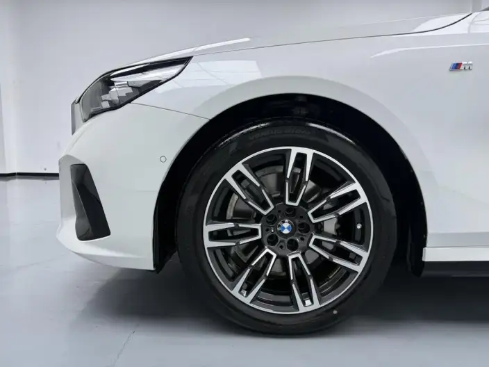 BMW 5 Series 2024 Model 530Li Leading Model M Sports Set – фото 9