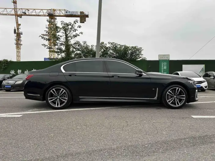 BMW 7 Series 2021 Model 730Li M Sports Set – фото 8