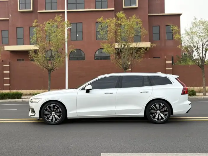Volvo V60 2020 Model T5 Smart Range Deluxe Edition
