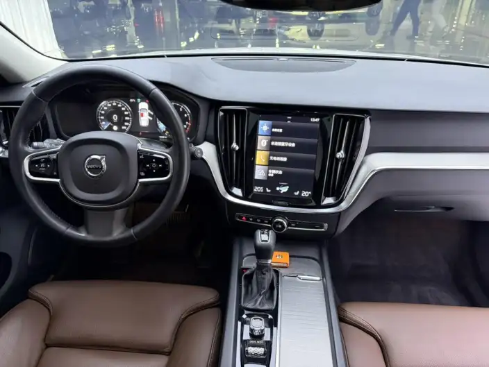 Volvo V60 2020 Model T5 Smart Range Deluxe Edition – фото 6