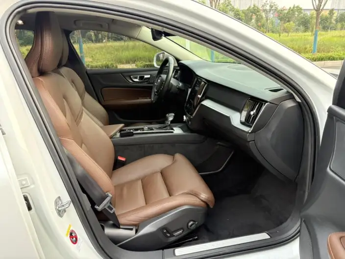 Volvo V60 2020 Model T5 Smart Range Deluxe Edition – фото 8