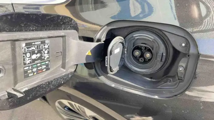 Mercedes-Benz E-Class PHEV 2024 Model E 350 e L sedan – фото 6