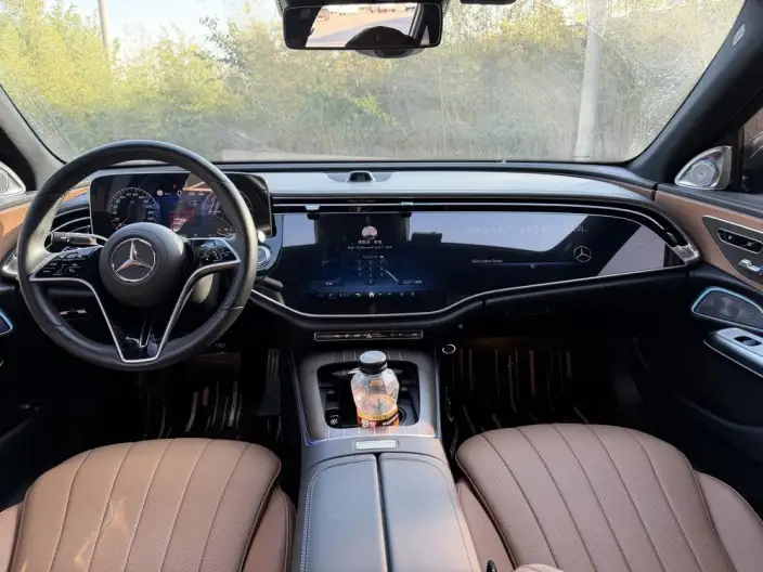 Mercedes-Benz E-Class PHEV 2024 Model E 350 e L sedan – фото 7