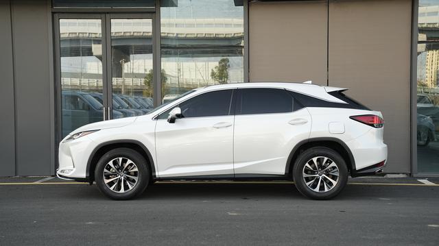 Lexus RX Модель 2020 года 300 2WD Elite Edition National V – фото 8