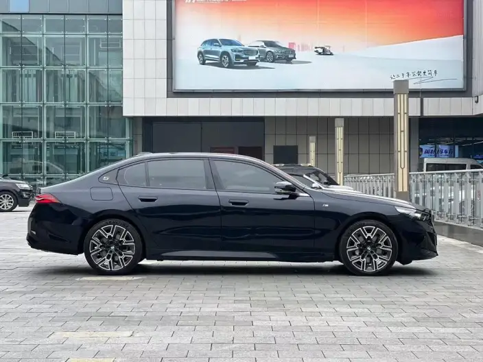 BMW 5 Series 2025 Model Facelift 530Li Exclusive Model Luxury Set – фото 6