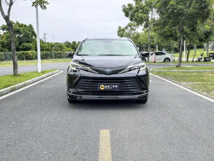 Toyota Sienna 2021 Model 2.5L Hybrid Comfort Edition