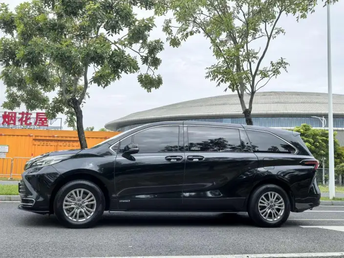 Toyota Sienna 2021 Model 2.5L Hybrid Comfort Edition