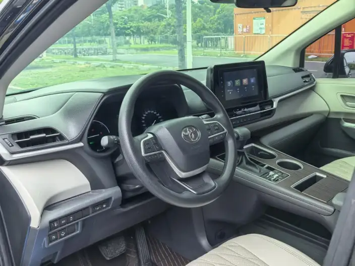 Toyota Sienna 2021 Model 2.5L Hybrid Comfort Edition – фото 8