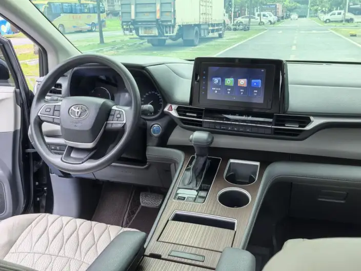 Toyota Sienna 2021 Model 2.5L Hybrid Comfort Edition – фото 9