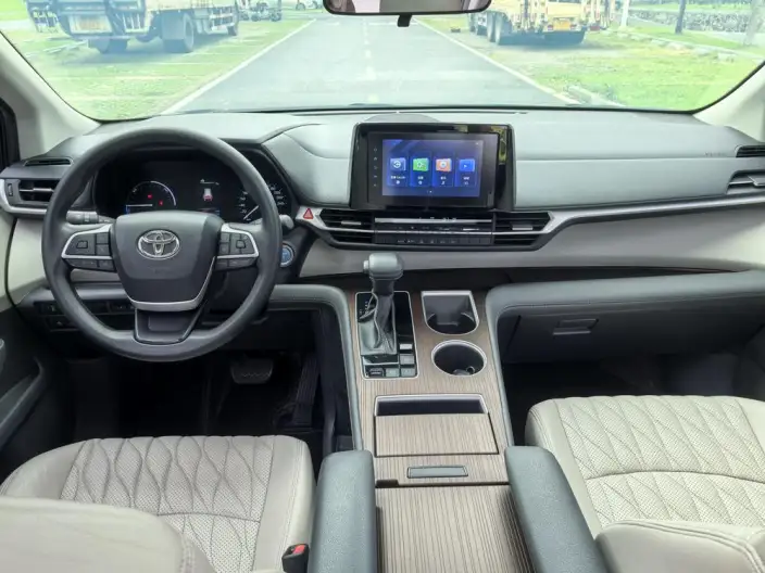 Toyota Sienna 2021 Model 2.5L Hybrid Comfort Edition – фото 10
