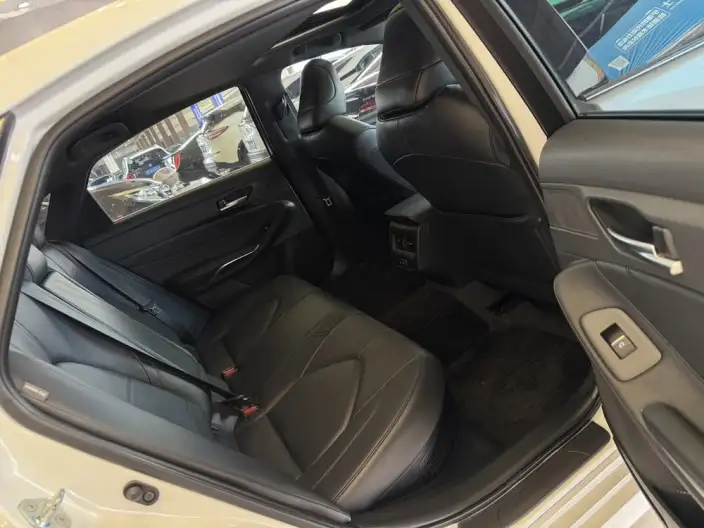 Toyota Avalon 2022 Model Hybrid 2.5L Deluxe Edition – фото 7