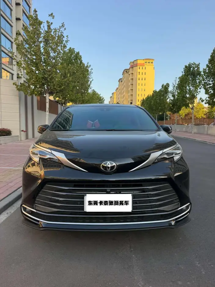 Toyota Sienna 2024 Model Hybrid 2.5L 4WD Premium Edition