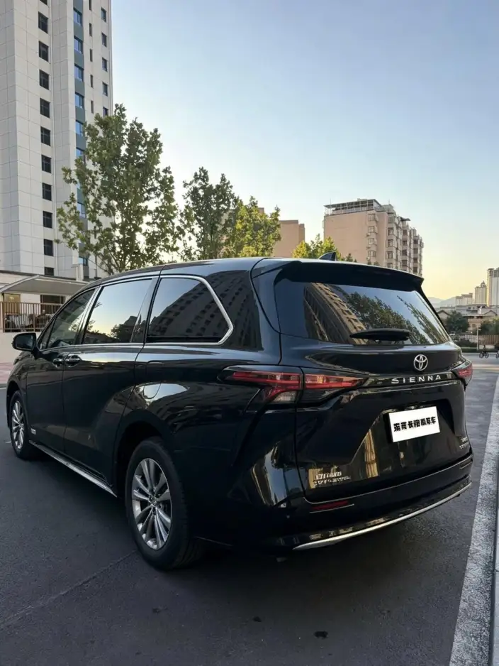 Toyota Sienna 2024 Model Hybrid 2.5L 4WD Premium Edition