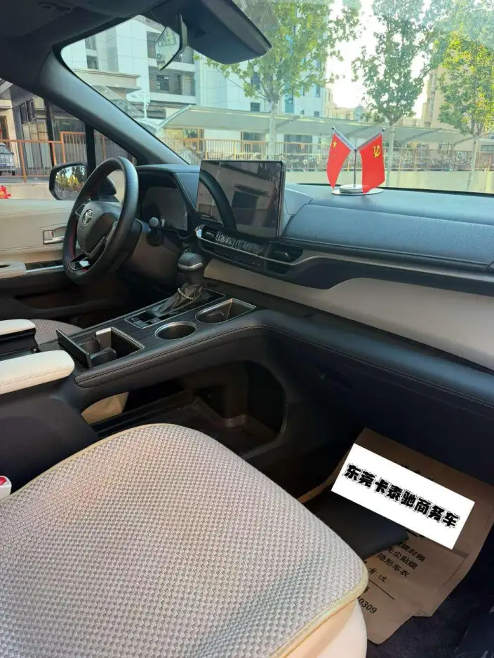 Toyota Sienna 2024 Model Hybrid 2.5L 4WD Premium Edition – фото 7