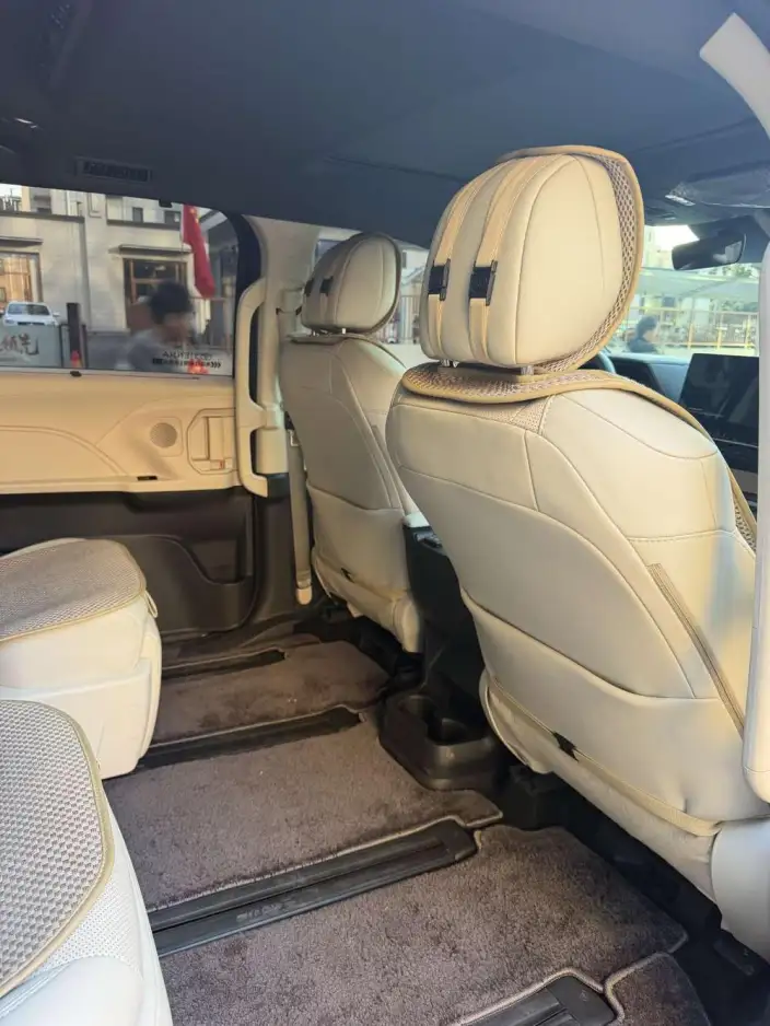 Toyota Sienna 2024 Model Hybrid 2.5L 4WD Premium Edition – фото 9