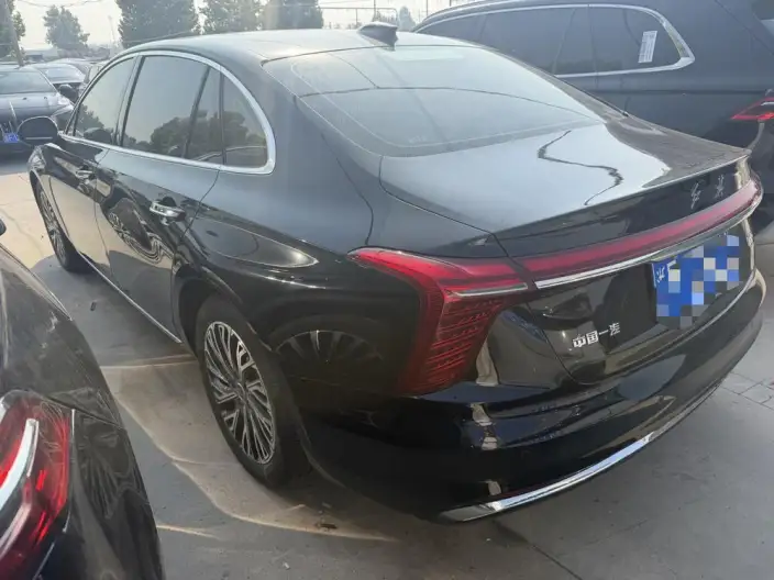 Hongqi H5 2025 Model 2.0T Automatic Flag Enjoy Edition